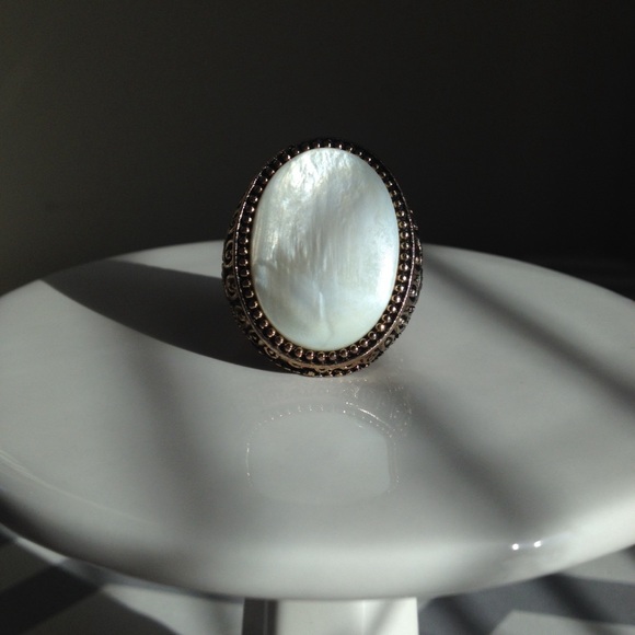 Vintage white marble style ring- size 8 - Picture 2 of 4